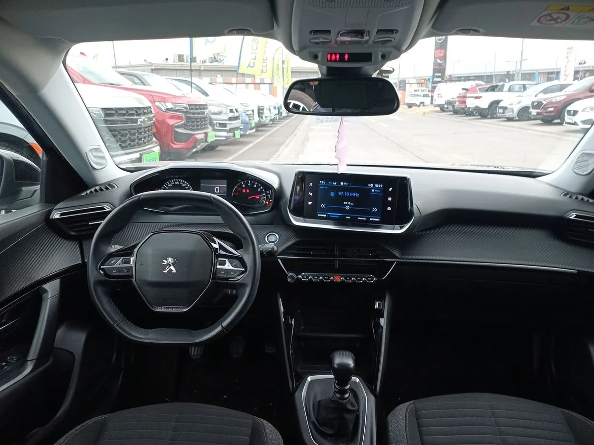 Peugeot 2008 1.2 Active Puretech 130 4x2 Mt 5p año 2022