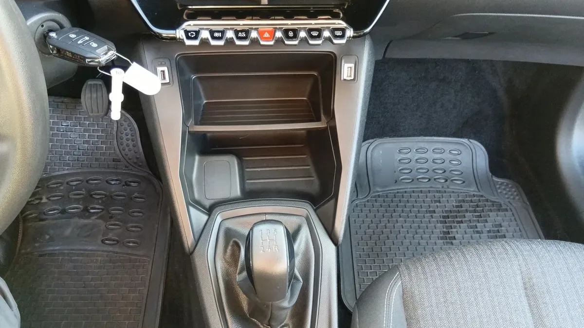 Peugeot 208 1.2 Style Puretech 75 Euro 6 4x2 Mt 5p año 2024