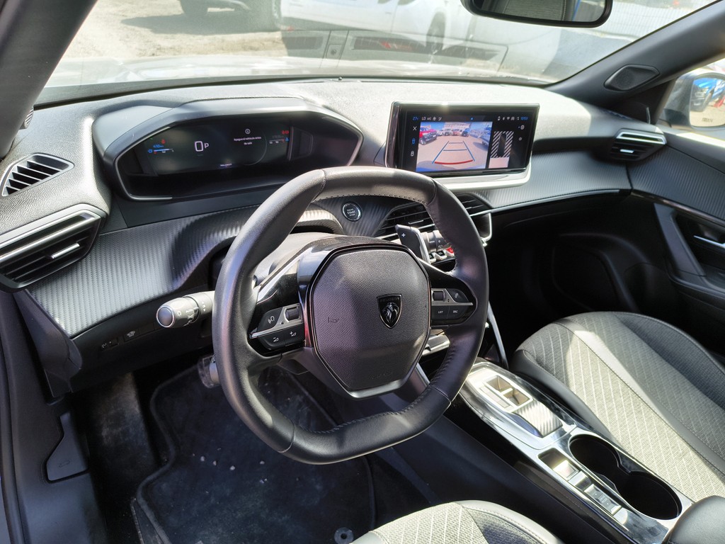 Peugeot 2008 Blue Hdi 1.5 Aut año 2025