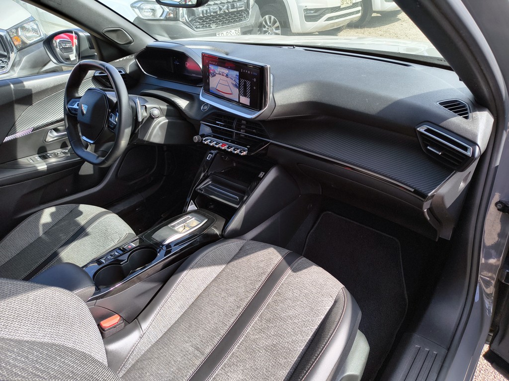 Peugeot 2008 Blue Hdi 1.5 Aut año 2025