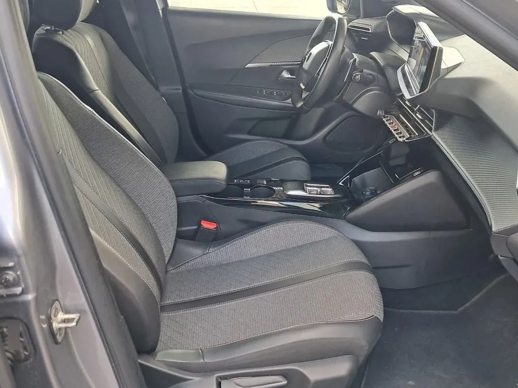Peugeot 2008 1.5 Allure At Diesel 4x2 año 2025