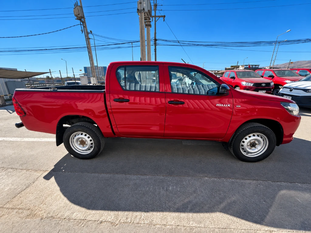 Toyota Hilux Dc 4x4 2.4 D Dx Mt año 2023