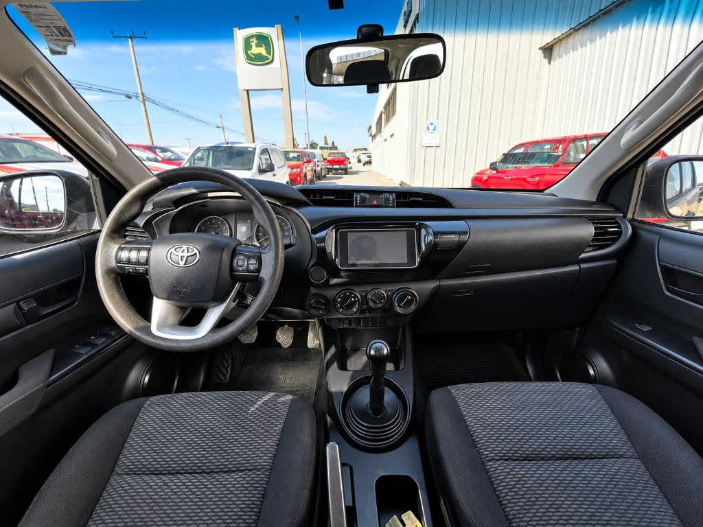 Toyota Hilux Dc 4x4 2.4 D Dx Mt año 2023