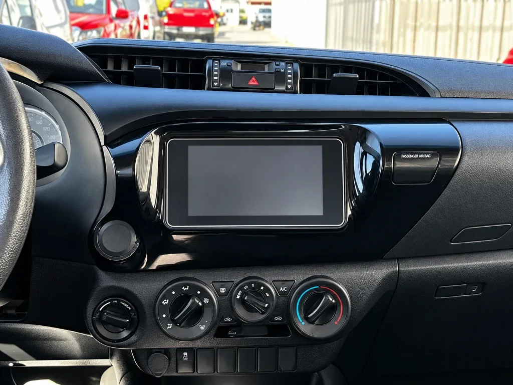 Toyota Hilux Dc 4x4 2.4 D Dx Mt año 2023
