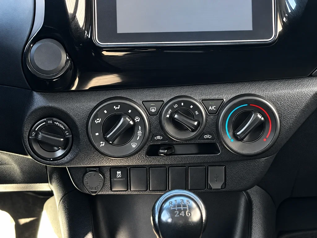 Toyota Hilux Dc 4x4 2.4 D Dx Mt año 2023