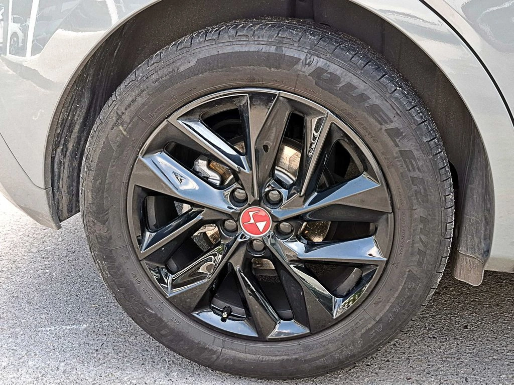 DS Automobiles 4 1.5 Bluehdi 5p año 2025