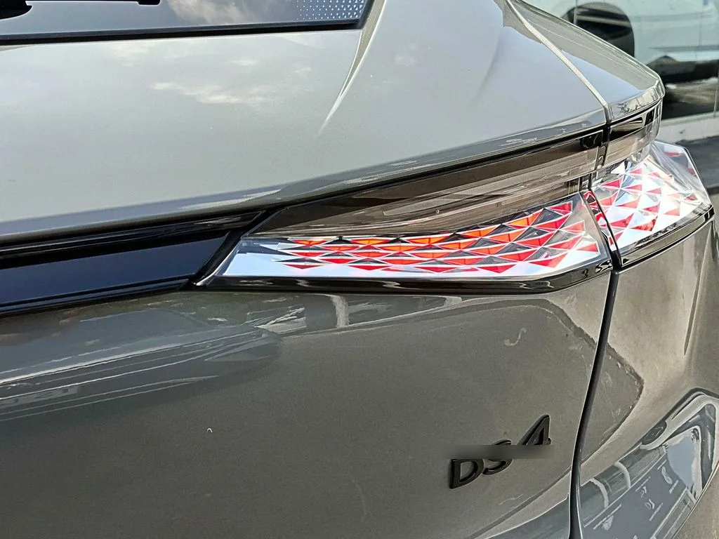 DS Automobiles 4 1.5 Bluehdi 5p año 2025