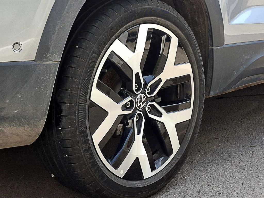 Volkswagen Taos Tsi 4x2 1.4 At año 2024