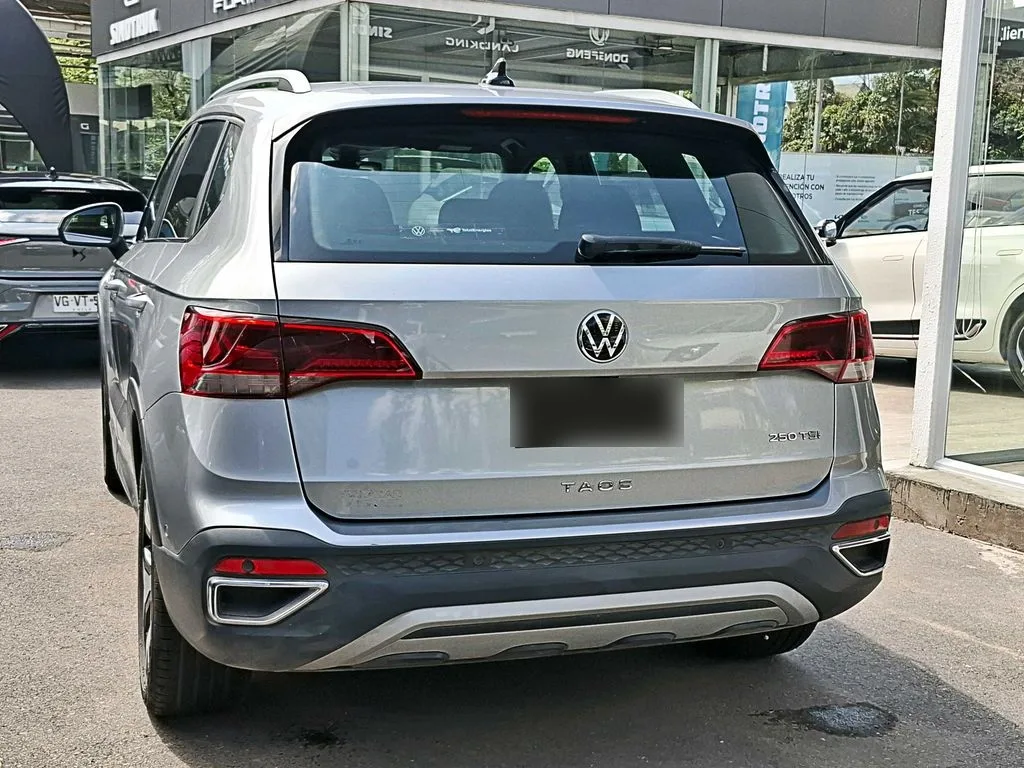 Volkswagen Taos Tsi 4x2 1.4 At año 2024