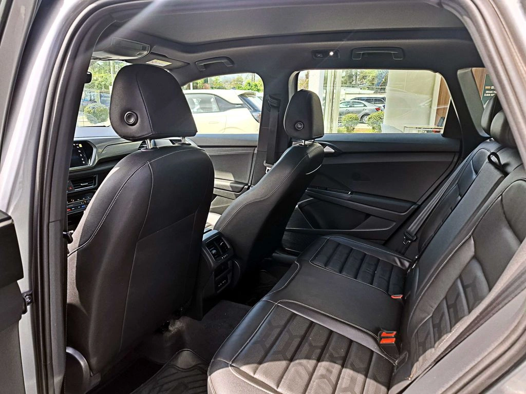 Volkswagen Taos Tsi 4x2 1.4 At año 2024