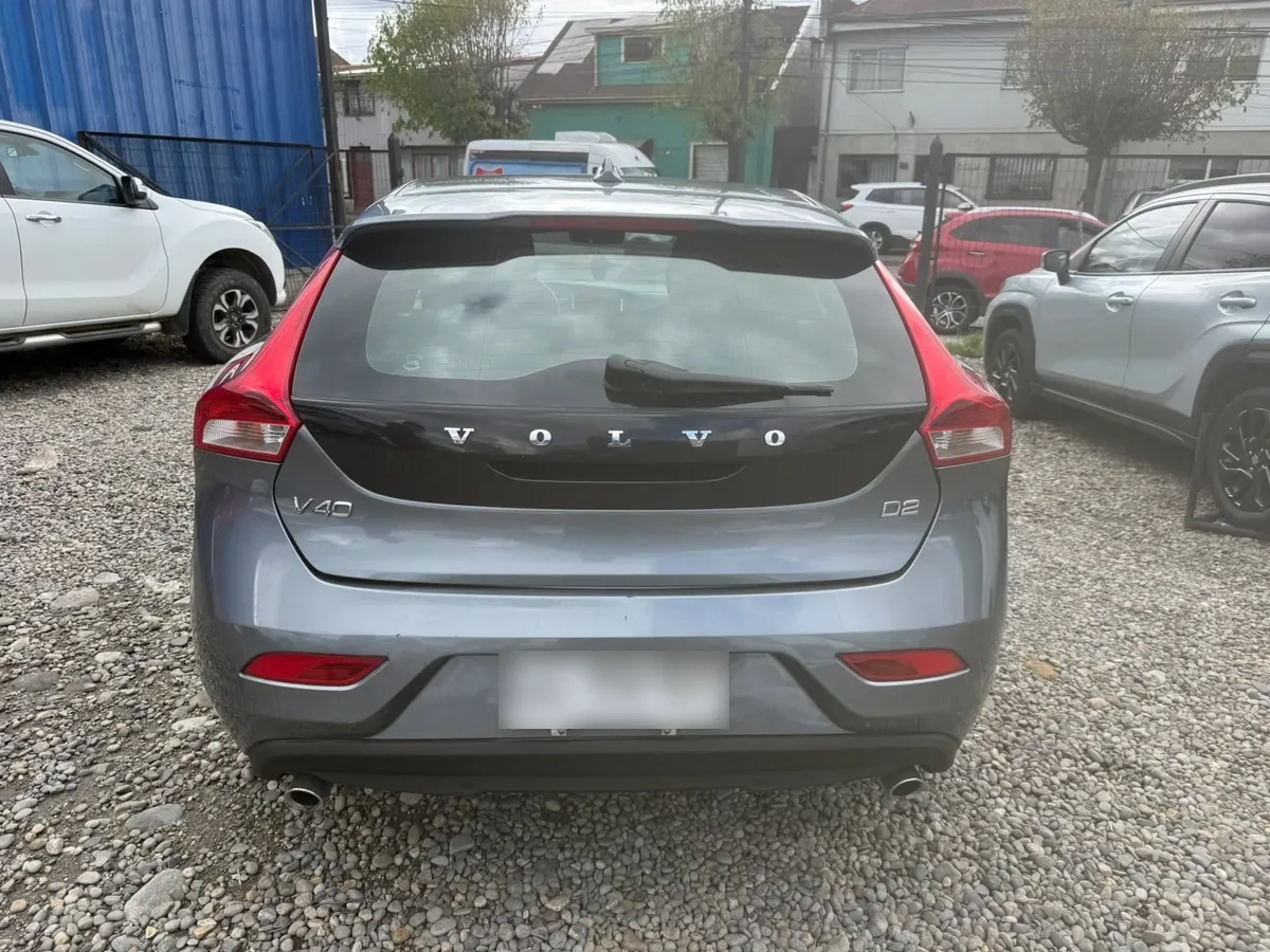 VOLVO V40 2.0 D2 Momentum Mt Diesel año 2019