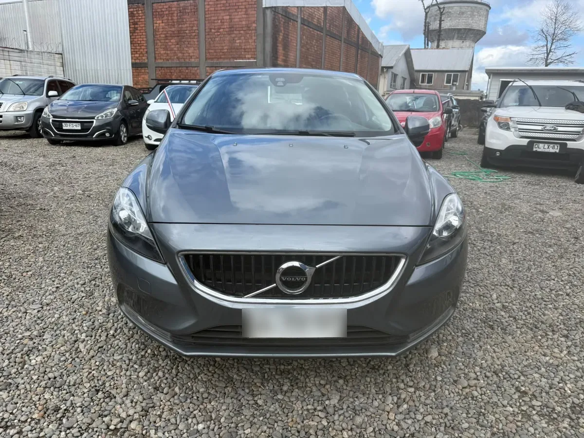 VOLVO V40 2.0 D2 Momentum Mt Diesel año 2019