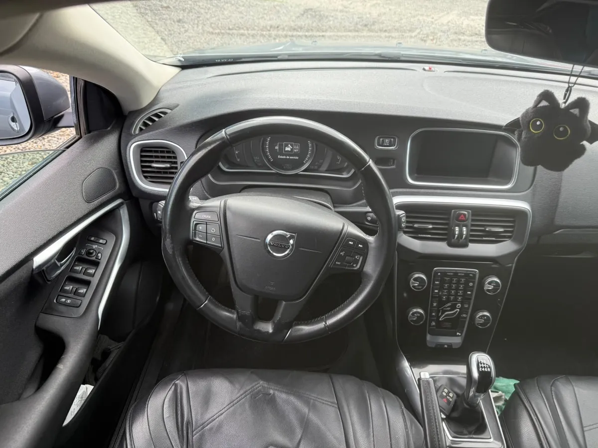 VOLVO V40 2.0 D2 Momentum Mt Diesel año 2019