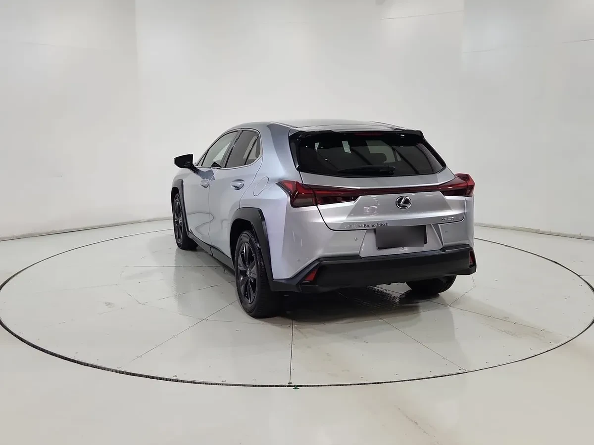 LEXUS UX200  año 2024