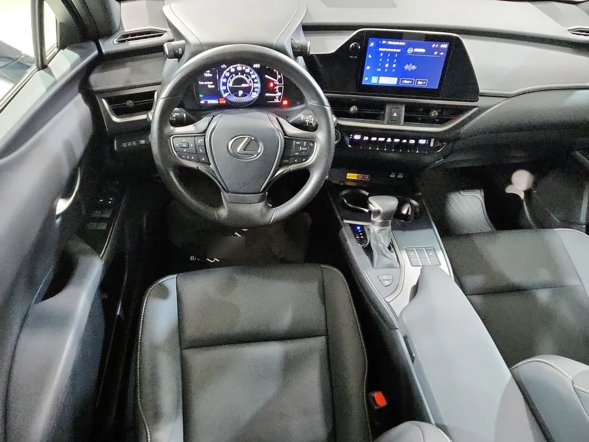 LEXUS UX200  año 2024