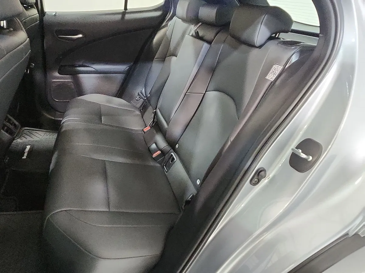LEXUS UX200  año 2024