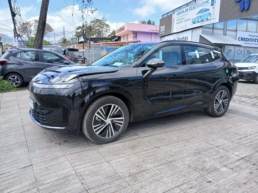 Lynk&Co 08 Phev año 2027