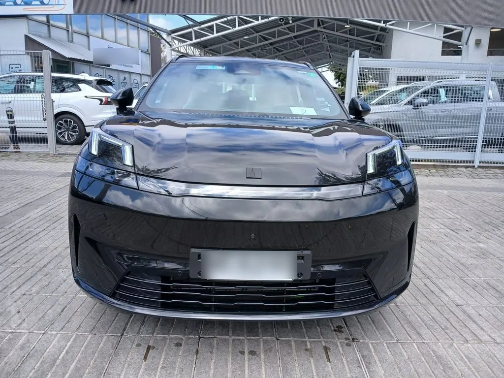 Lynk&Co 08 Phev año 2027