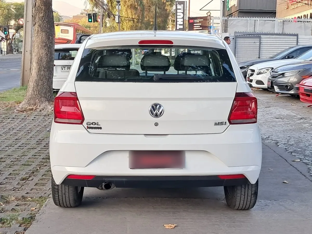 VOLKSWAGEN GOL  año 2017