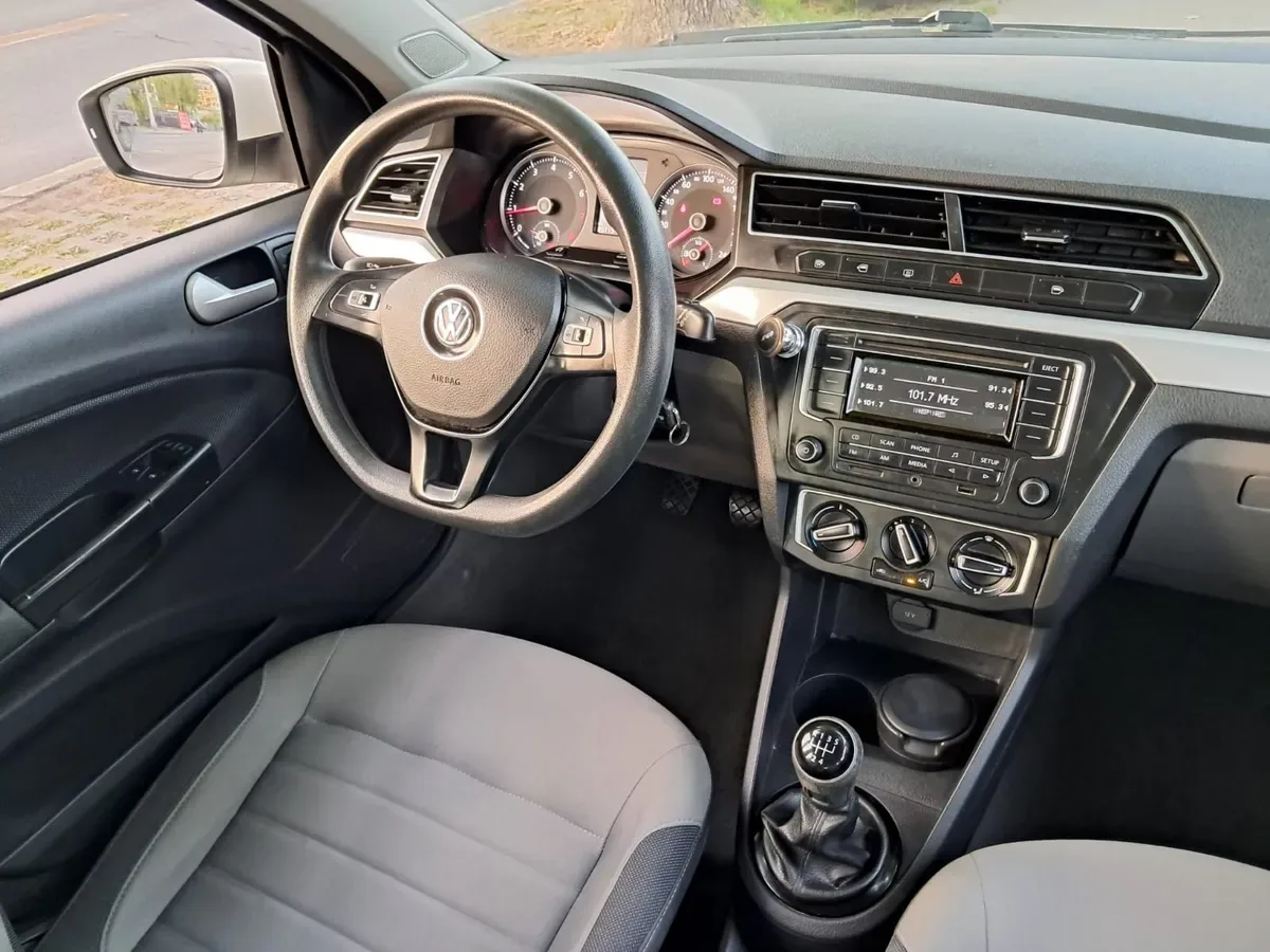 VOLKSWAGEN GOL  año 2017