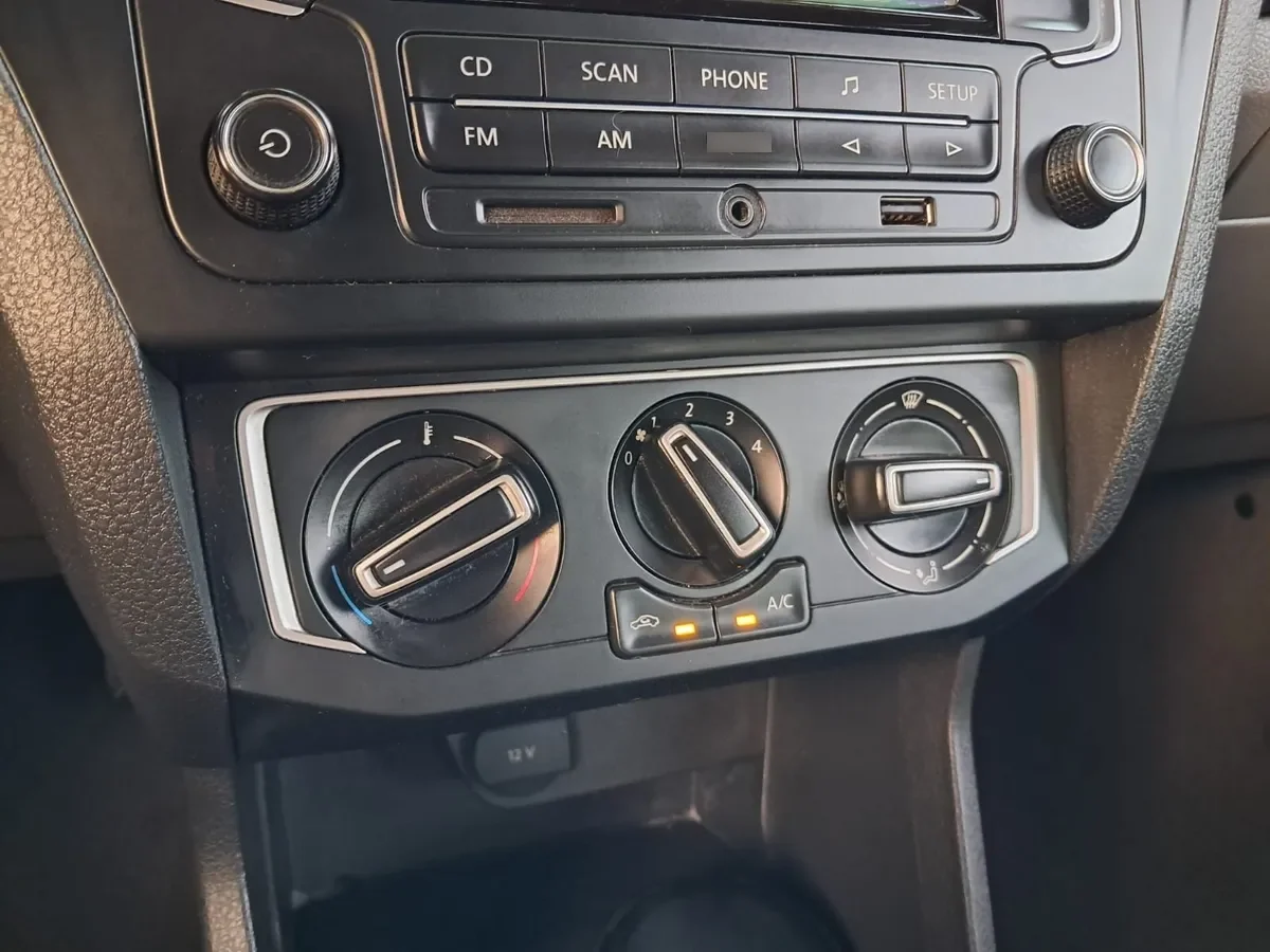 VOLKSWAGEN GOL  año 2017