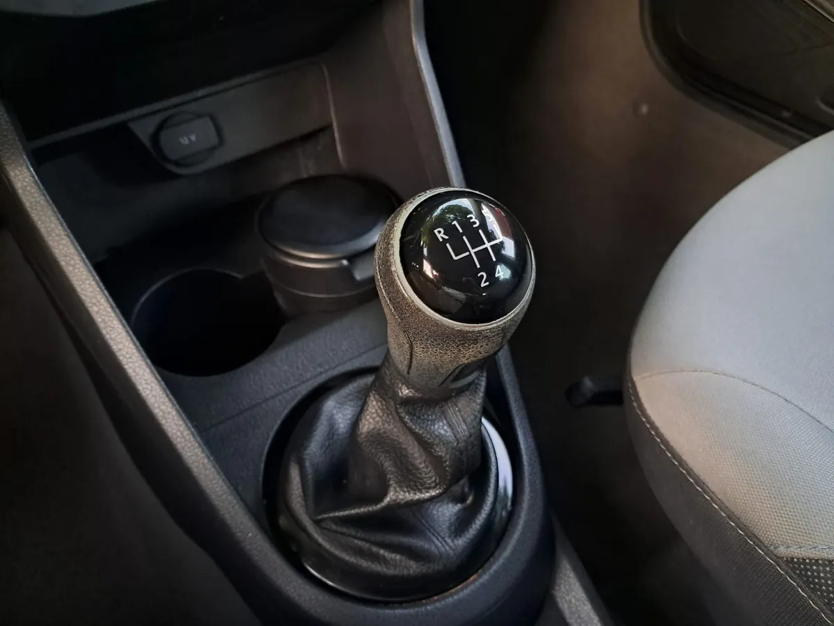 VOLKSWAGEN GOL  año 2017
