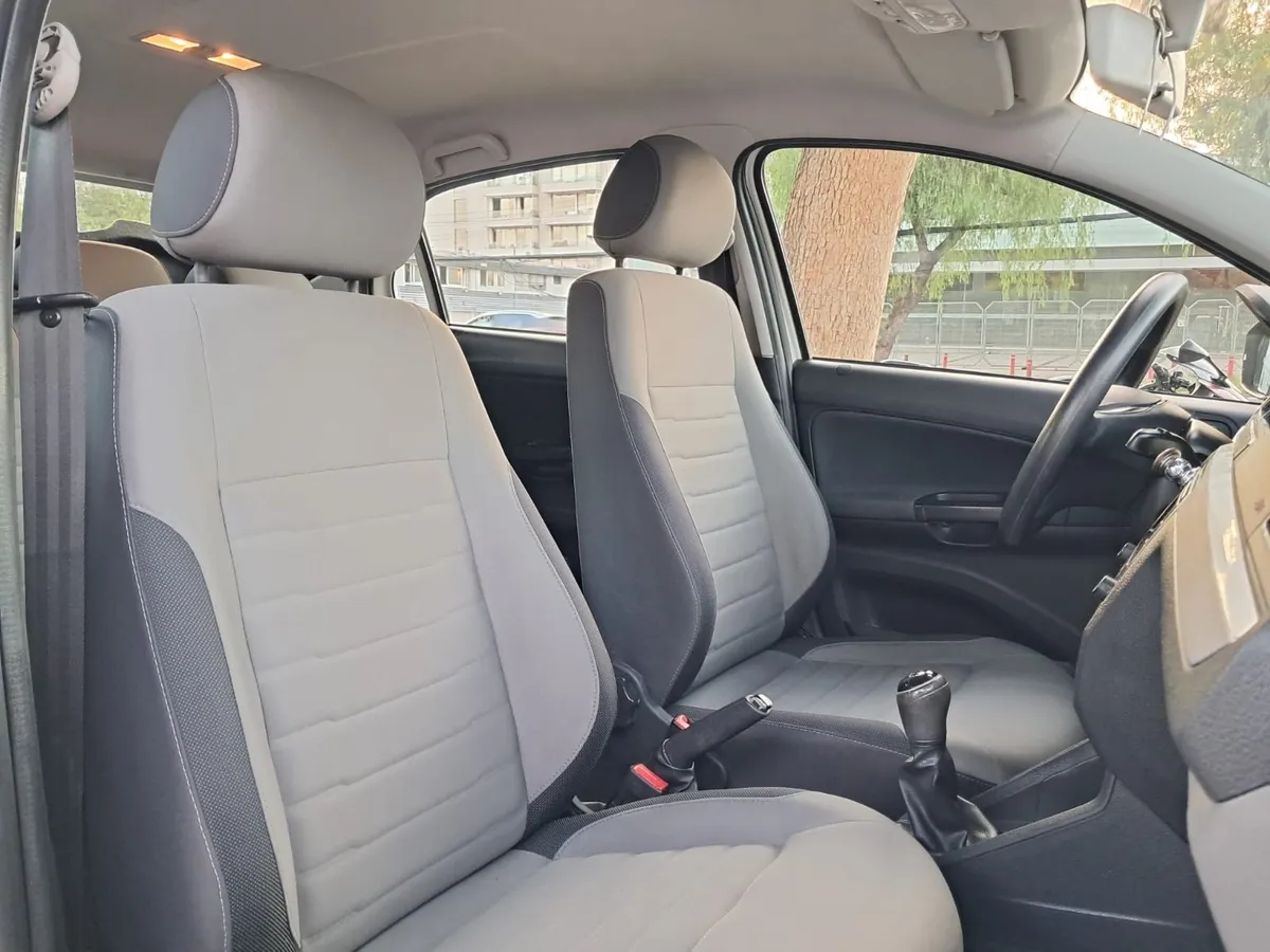 VOLKSWAGEN GOL  año 2017