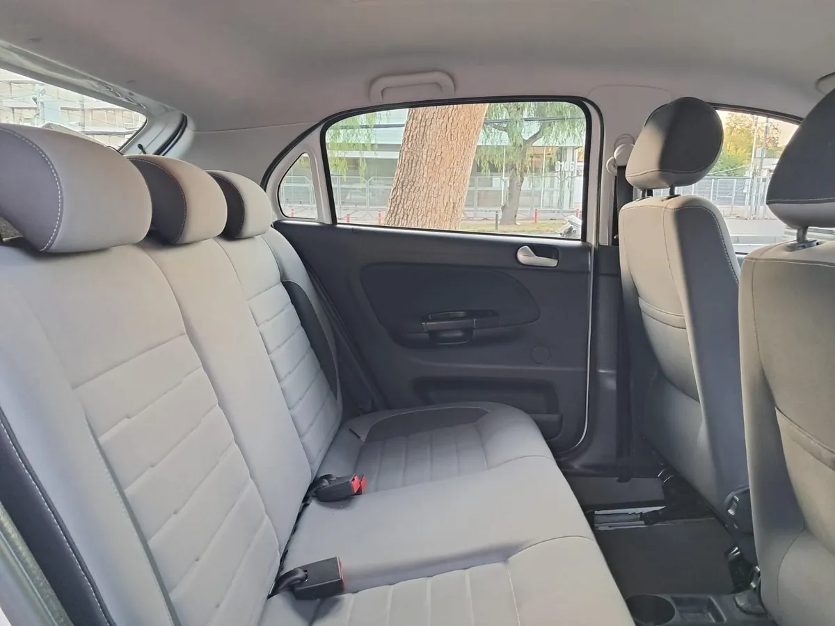 VOLKSWAGEN GOL  año 2017