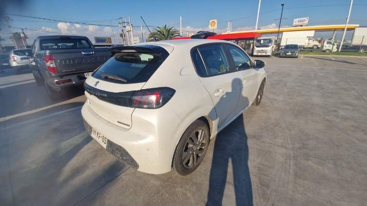 Peugeot 208 1.2 Puretech Active Pack 4x2 75 Mt 5p año 2022