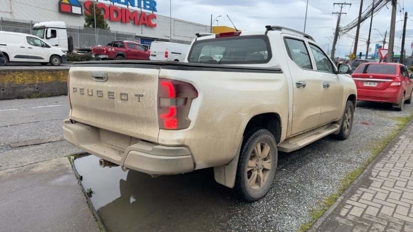 Peugeot Landtrek 2.2 Action4 Mca Diesel 4x4 200hp At 4p año 2026