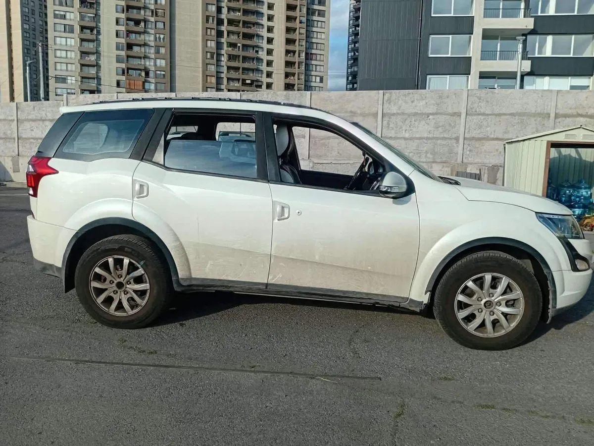 Mahindra Xuv500 2.2 W6 4x2 Mt 5p año 2020