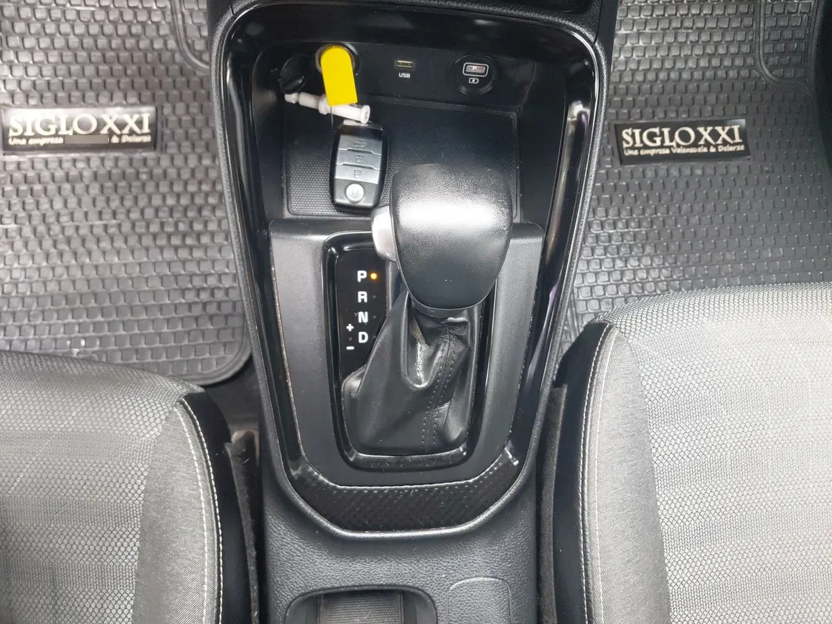 Kia Sonet 1.5 Ex Ivt Full 4x2 At 5p año 2022