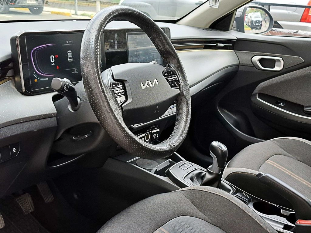 Kia K3 1.6 Ex 4x2 Mt 4p año 2024