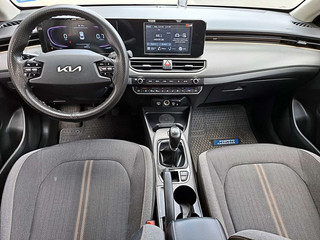 Kia K3 1.6 Ex 4x2 Mt 4p año 2024