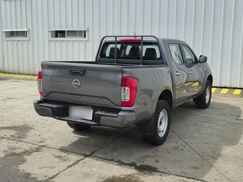Nissan Navara Navara Se D Cab Mt 4x2 2.3 año 2023
