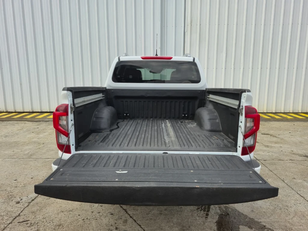 Nissan Navara Navara Le Mt Dcab Mt 4x4 2.3 año 2023