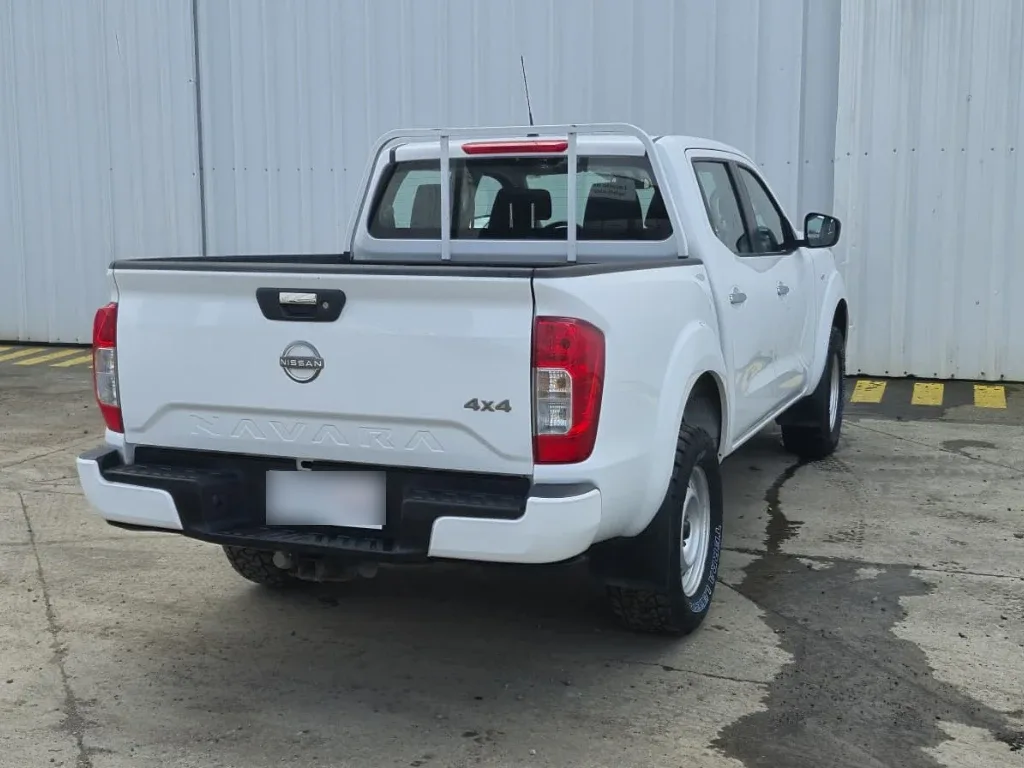 Nissan Navara Navara Se D Cab Mt 4x4 2.3 año 2023