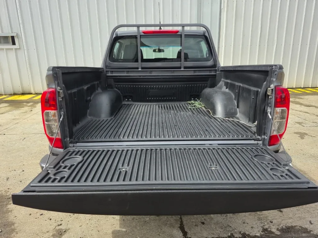 Nissan Navara Navara Se D Cab Mt 4x2 2.3 año 2023