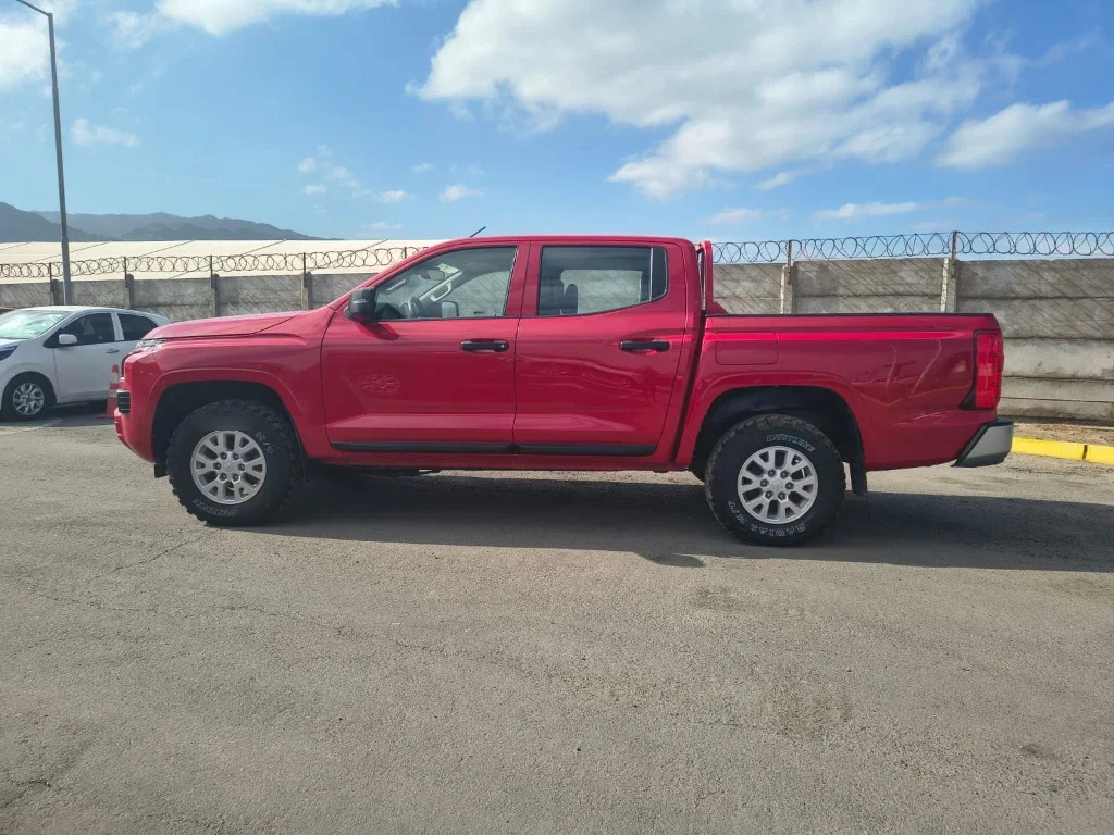 Mitsubishi L200 Katana D/c 2.4 Tdi Mt Xrt 4x4 año 2024