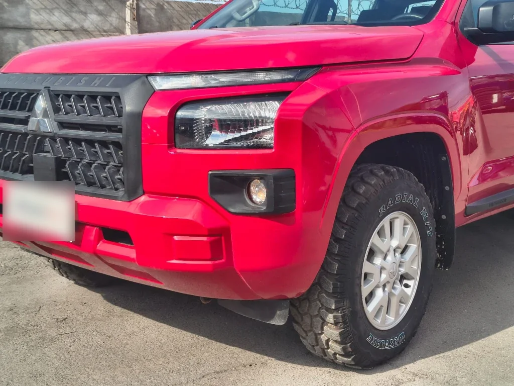 Mitsubishi L200 Katana D/c 2.4 Tdi Mt Xrt 4x4 año 2024