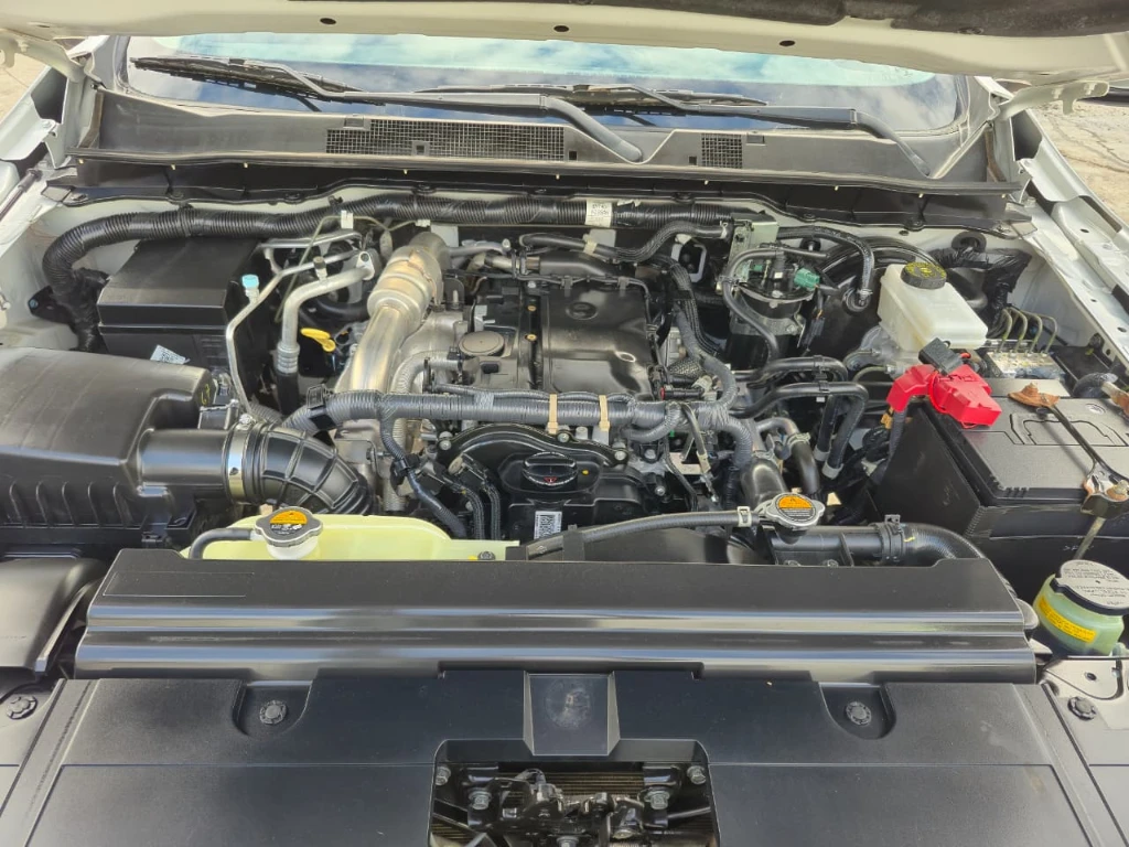 Nissan Navara Navara Se D Cab Mt 4x4 2.3 año 2023