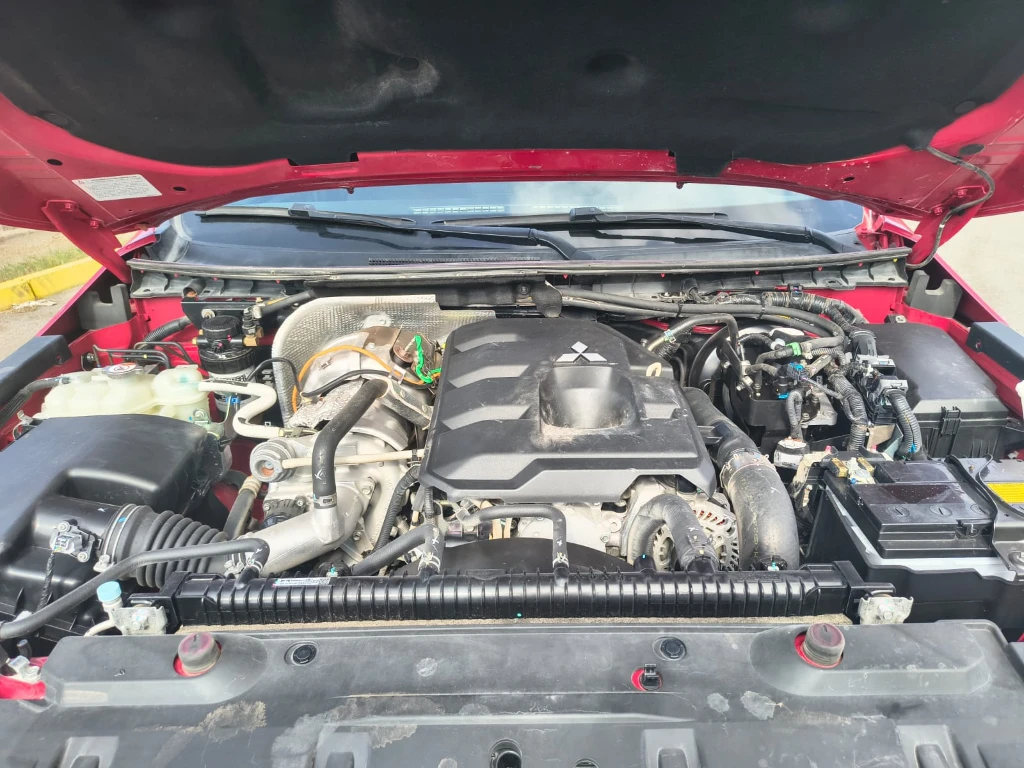Mitsubishi L200 Katana D/c 2.4 Tdi Mt Xrt 4x4 año 2024