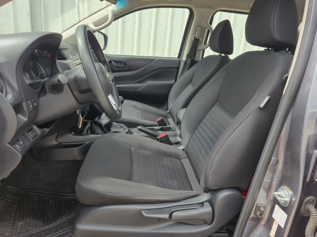 Nissan Navara Navara Se D Cab Mt 4x2 2.3 año 2023