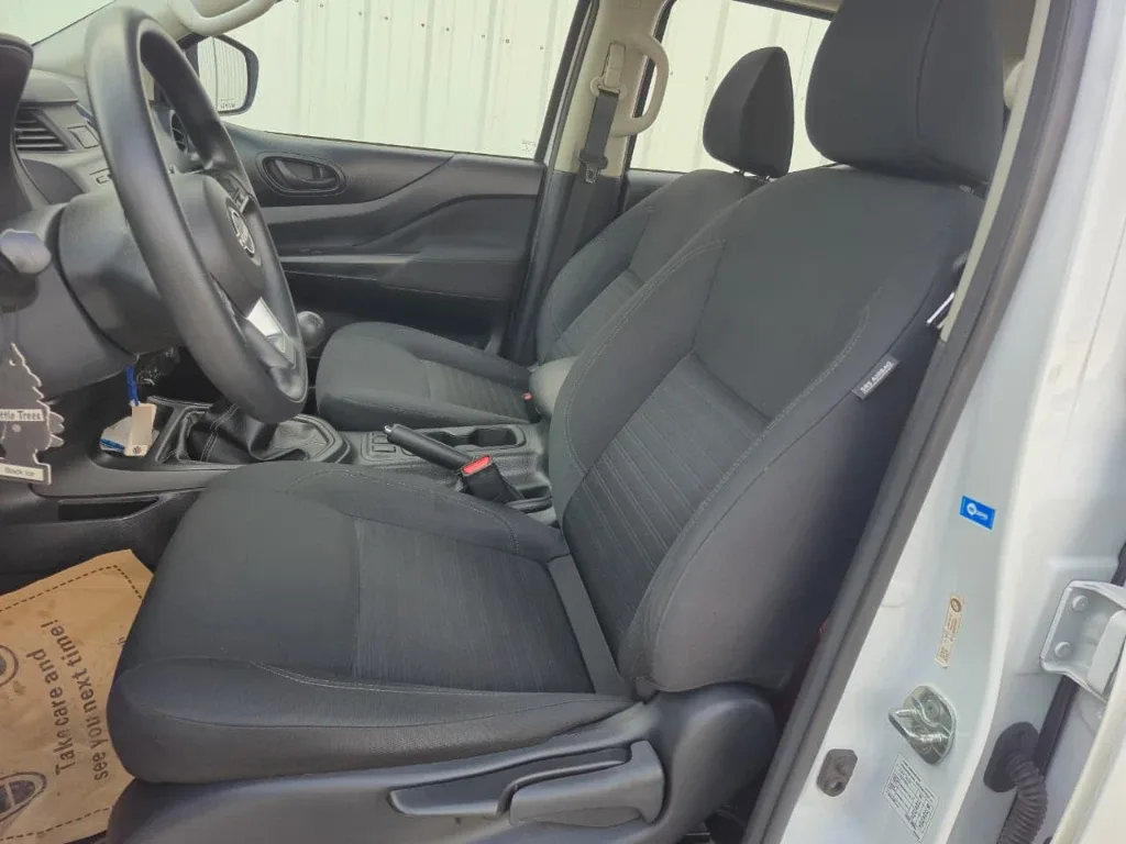 Nissan Navara Navara Se D Cab Mt 4x4 2.3 año 2023