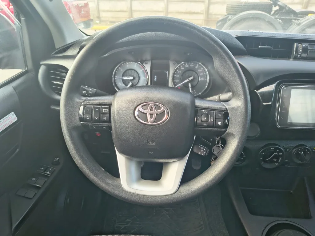 Toyota Hilux Dc 4x4 2.4 D Dx Mt año 2024