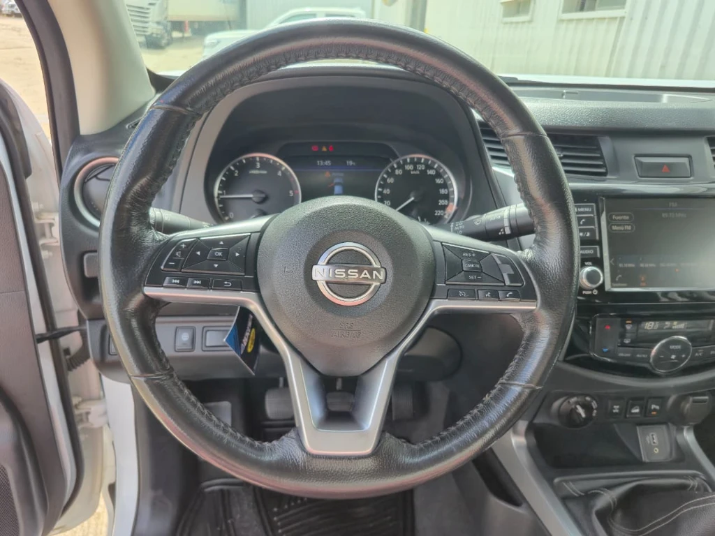 Nissan Navara Navara Le Mt Dcab Mt 4x4 2.3 año 2023