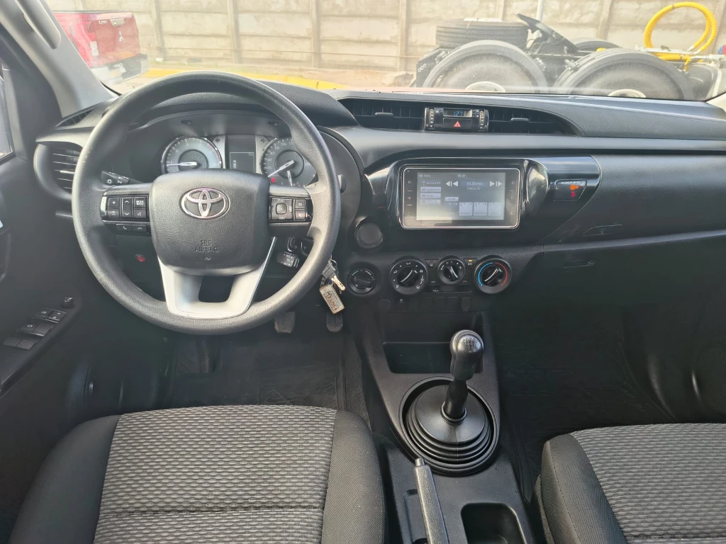 Toyota Hilux Dc 4x4 2.4 D Dx Mt año 2024