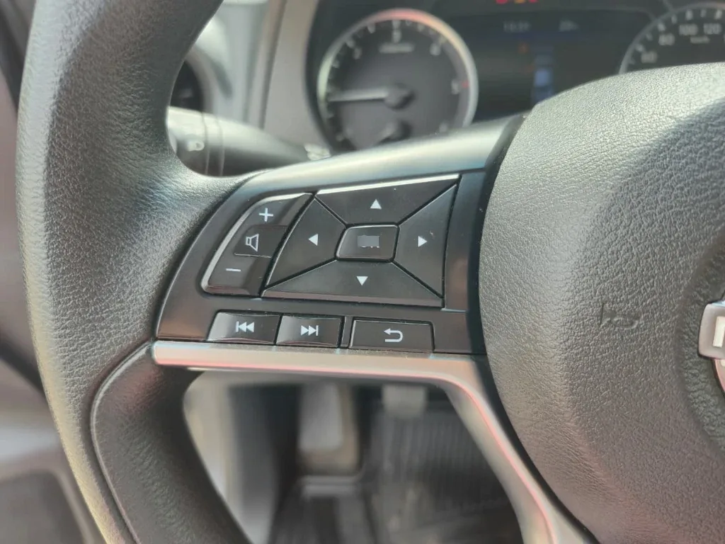Nissan Navara Navara Se D Cab Mt 4x2 2.3 año 2023