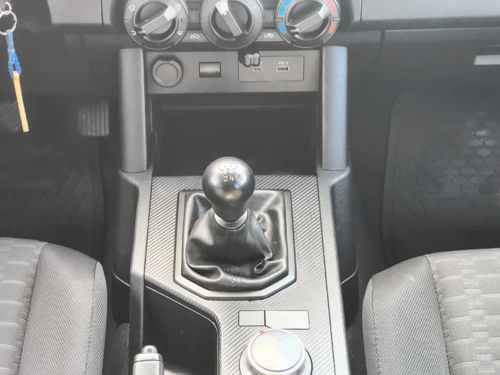Mitsubishi L200 Katana D/c 2.4 Tdi Mt Xrt 4x4 año 2024