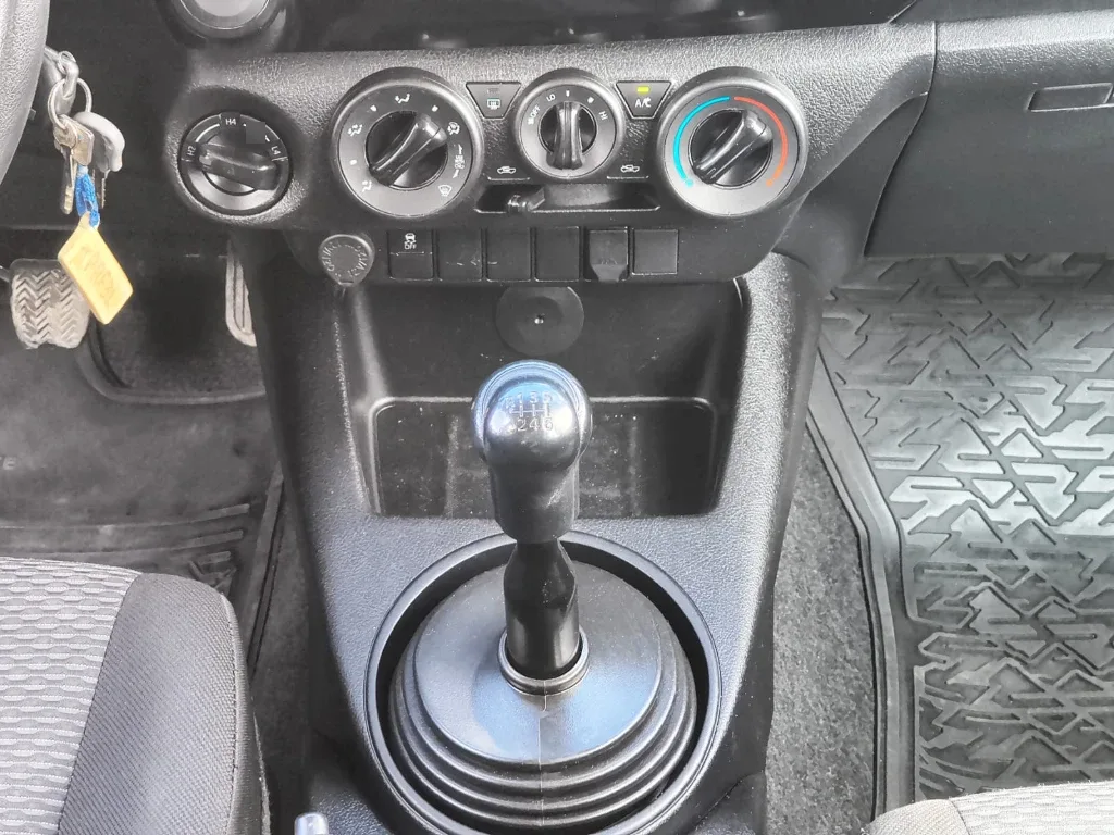 Toyota Hilux Dc 4x4 2.4 D Dx Mt año 2024